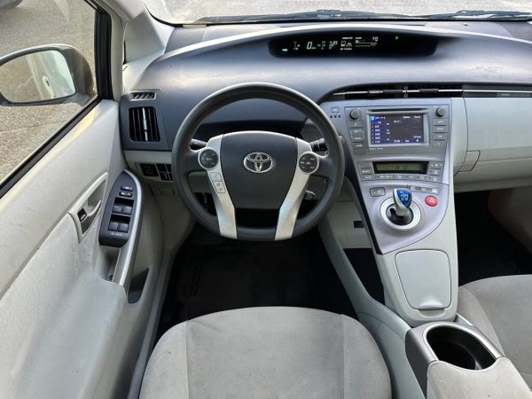 2014 Toyota Prius Three - Image 16