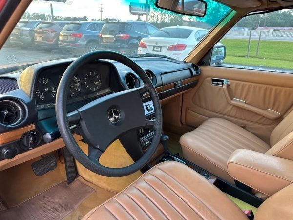 1983 Mercedes-Benz 240D Base