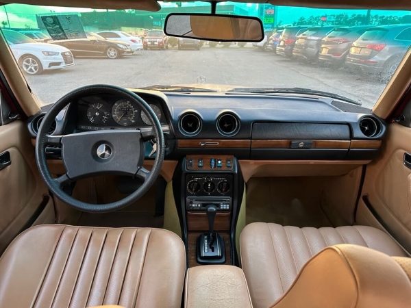 1983 Mercedes-Benz 240D Base