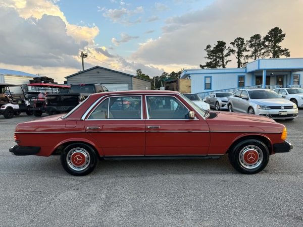 1983 Mercedes-Benz 240D Base