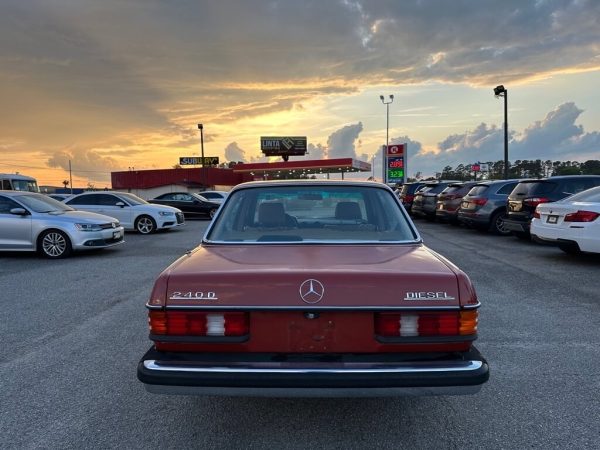 1983 Mercedes-Benz 240D Base