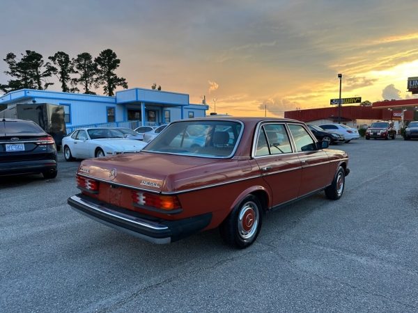 1983 Mercedes-Benz 240D Base