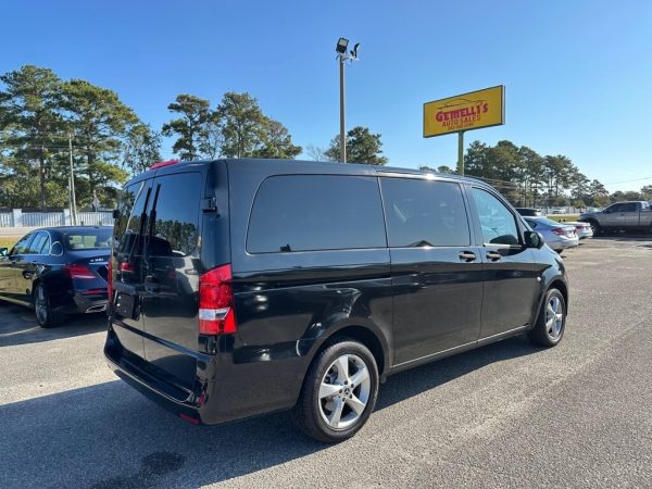 2018 Mercedes-Benz Metris Passenger Van